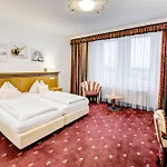 Alexandra 4*