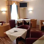 Alexandra 4*