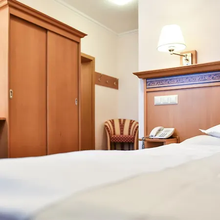 Alexandra Hotel