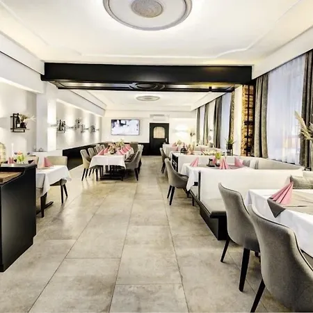 Alexandra Hotel 4*
