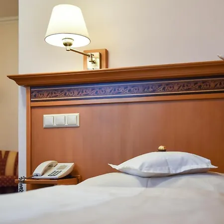Alexandra Hotel 4*
