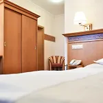 Alexandra Hotel